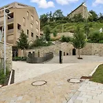 Lägenhet Castle-side Luxury On Danube River Bank,free Parking *