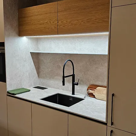 Apartamento Castle-side Luxury On Danube River Bank,free Parking *