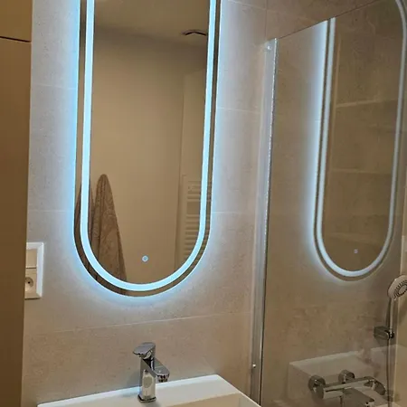 Apartamento Castle-side Luxury On Danube River Bank,free Parking Bratislava