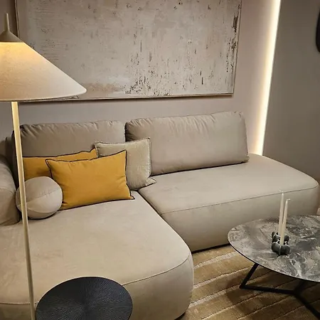 Castle-side Luxury On Danube River Bank,free Parking