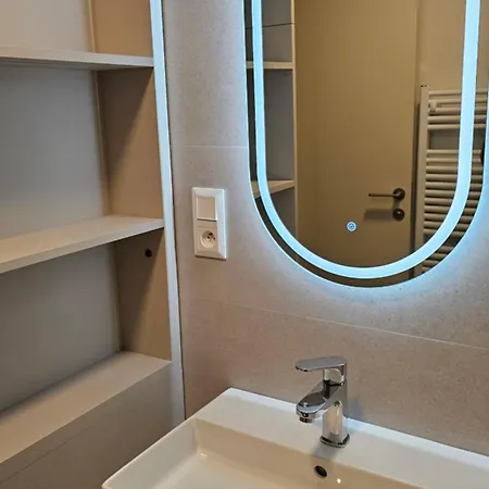 Apartamento Castle-side Luxury On Danube River Bank,free Parking *