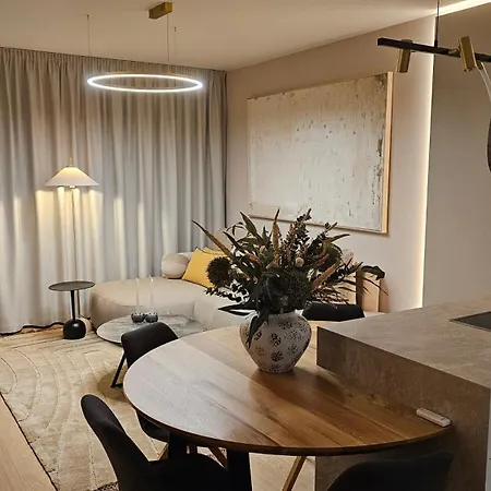 Apartamento Castle-side Luxury On Danube River Bank,free Parking