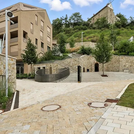 Castle-side Luxury On Danube River Bank,free Parking Apartamento Bratislava