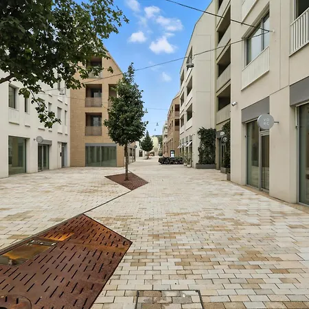 Castle-side Luxury On Danube River Bank,free Parking Appartamento Bratislava