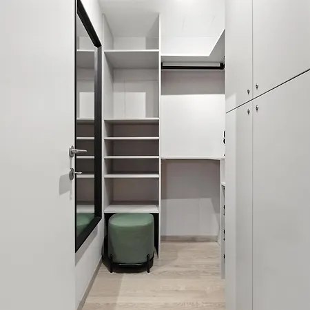 Castle-side Luxury On Danube River Bank,free Parking Appartamento