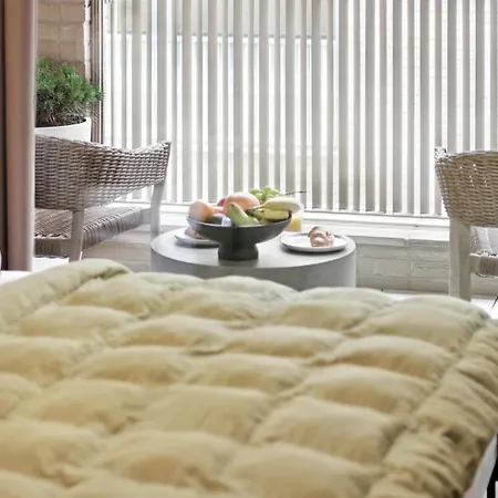 Castle-side Luxury On Danube River Bank,free Parking Apartamento Bratislava