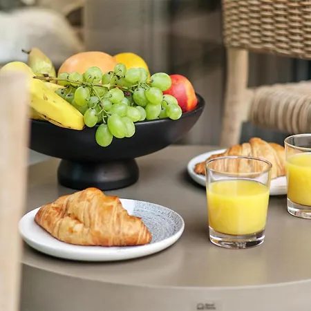 Lägenhet Castle-side Luxury On Danube River Bank,free Parking