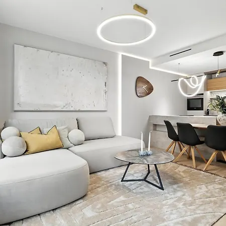 Lägenhet Castle-side Luxury On Danube River Bank,free Parking