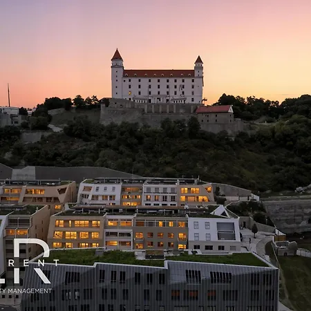 Apartmán Castle-side Luxury On Danube River Bank,free Parking Bratislava