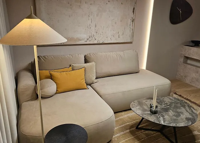 Castle-side Luxury On Danube River Bank,free Parking