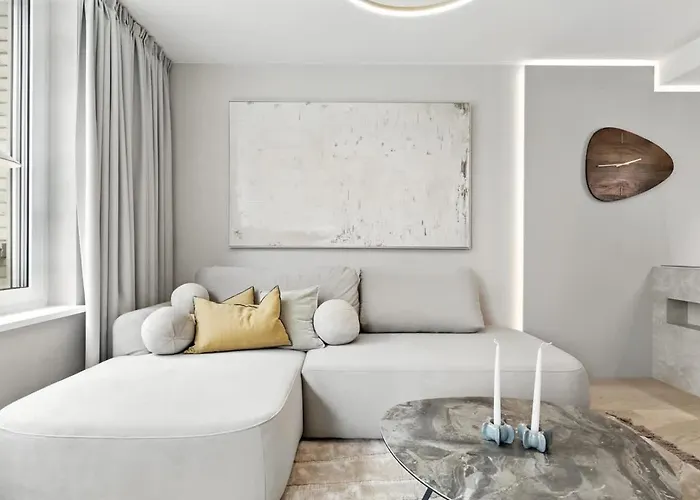 Castle-side Luxury On Danube River Bank,free Parking Apartment