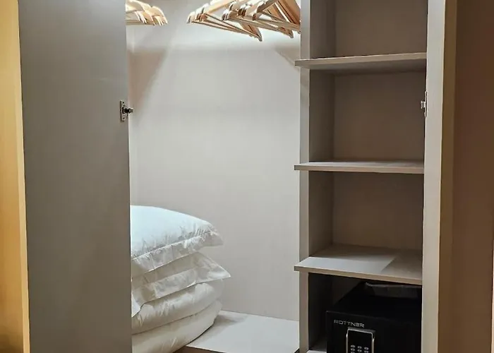 Castle-side Luxury On Danube River Bank,free Parking Appartement Bratislava