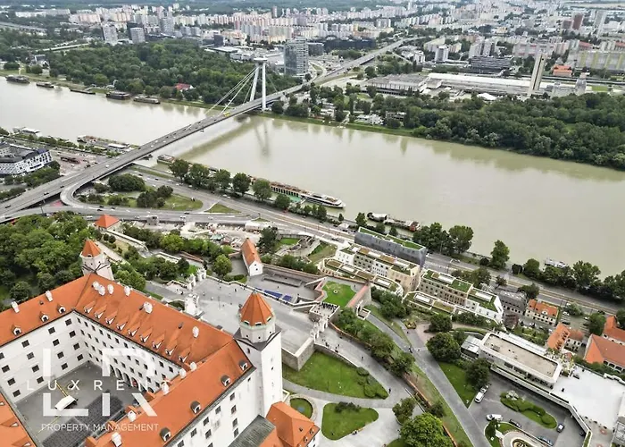 Apartment Castle-side Luxury On Danube River Bank,free Parking