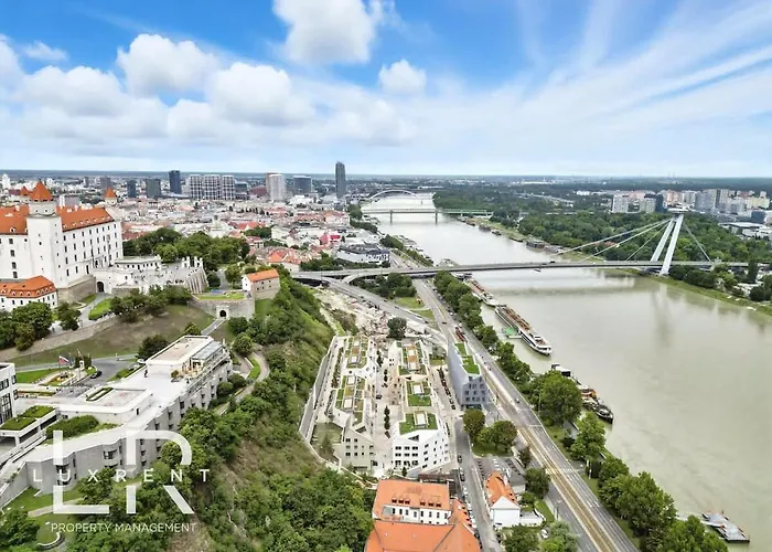 Apartmán Castle-side Luxury On Danube River Bank,free Parking