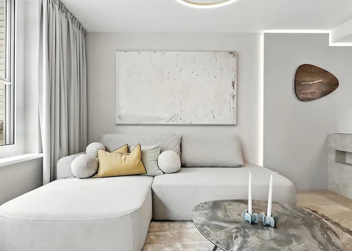 Castle-side Luxury On Danube River Bank,free Parking *