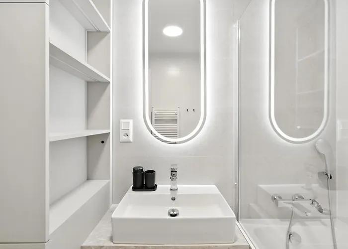 Castle-side Luxury On Danube River Bank,free Parking