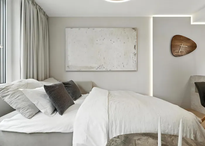 Apartment Castle-side Luxury On Danube River Bank,free Parking Bratislava