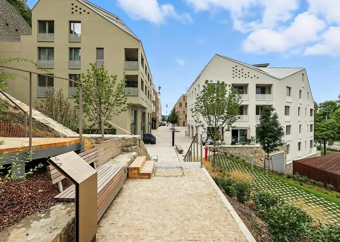 Castle-side Luxury On Danube River Bank,free Parking