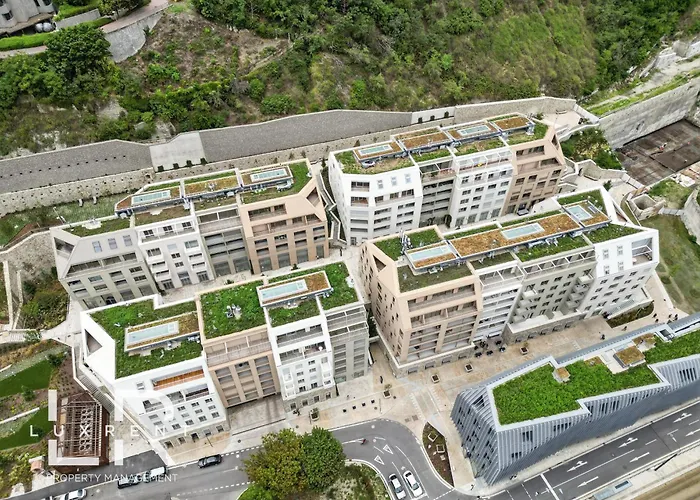 Castle-side Luxury On Danube River Bank,free Parking Apartment