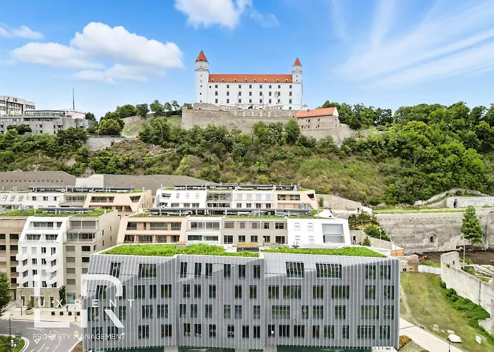 Castle-side Luxury On Danube River Bank,free Parking *