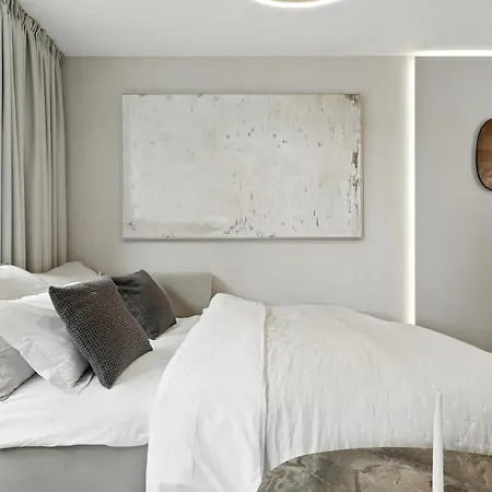 Apartment Castle-side Luxury On Danube River Bank,free Parking Bratislava