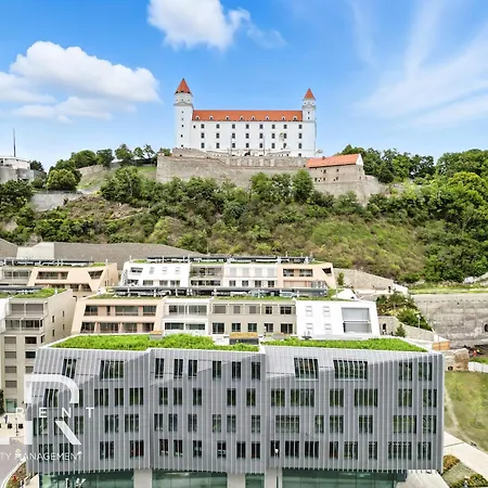 Castle-side Luxury On Danube River Bank,free Parking *