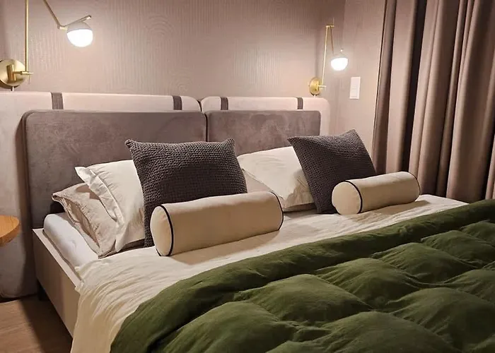 Apartament Castle-side Luxury On Danube River Bank,free Parking Bratysława