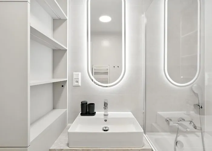 Castle-side Luxury On Danube River Bank,free Parking