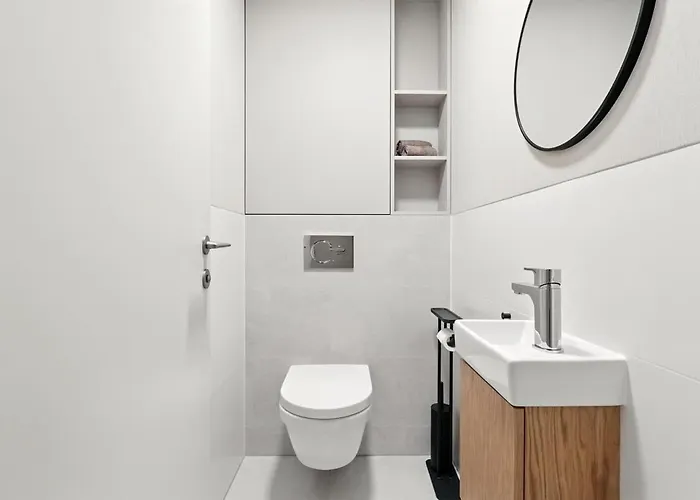 Castle-side Luxury On Danube River Bank,free Parking Apartament Bratysława