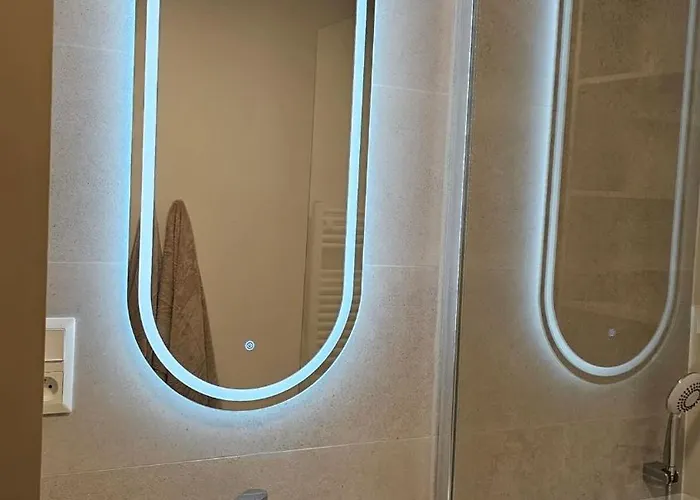 Apartament Castle-side Luxury On Danube River Bank,free Parking Bratysława