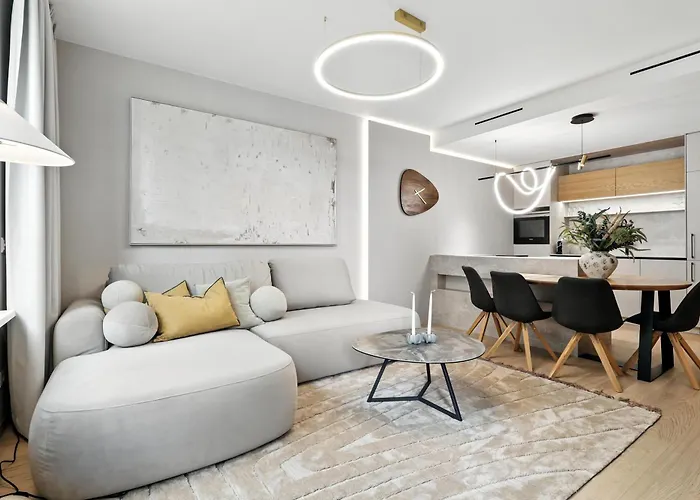 Castle-side Luxury On Danube River Bank,free Parking Apartament *