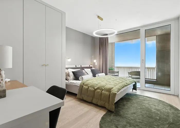 Castle-side Luxury On Danube River Bank,free Parking