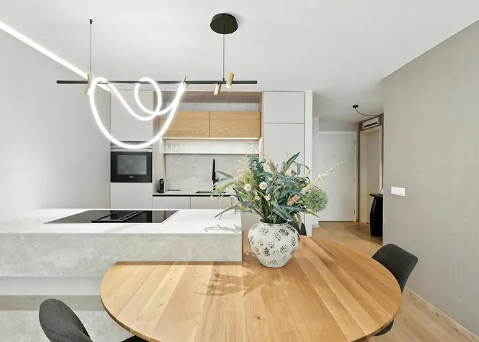 Apartament Castle-side Luxury On Danube River Bank,free Parking *