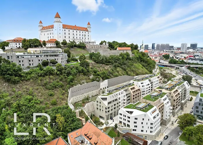 Castle-side Luxury On Danube River Bank,free Parking Apartament Bratysława
