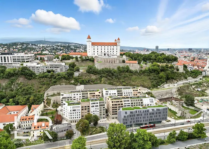 Apartament Castle-side Luxury On Danube River Bank,free Parking